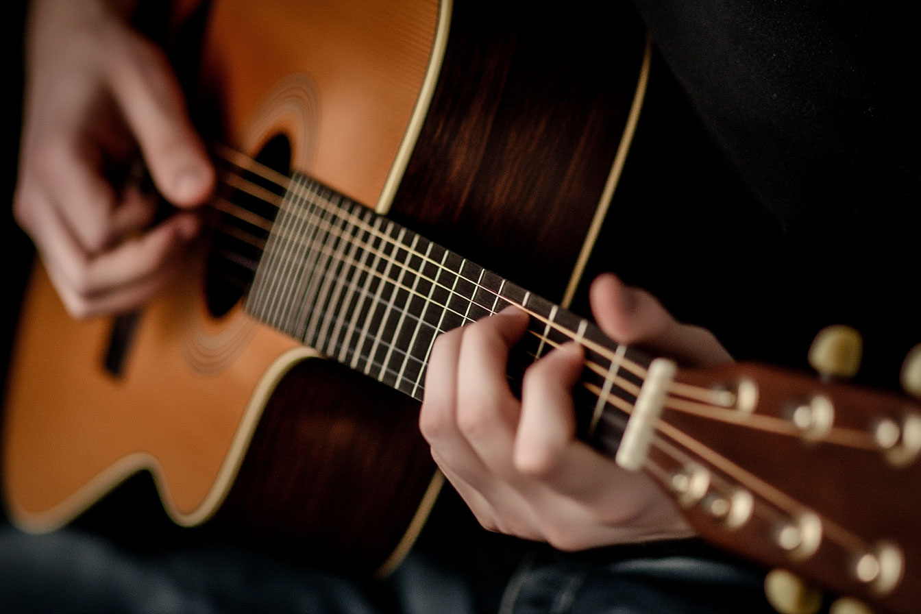 Akustikzauber im Bistro: Gitarrenabend mit Tom Wendel